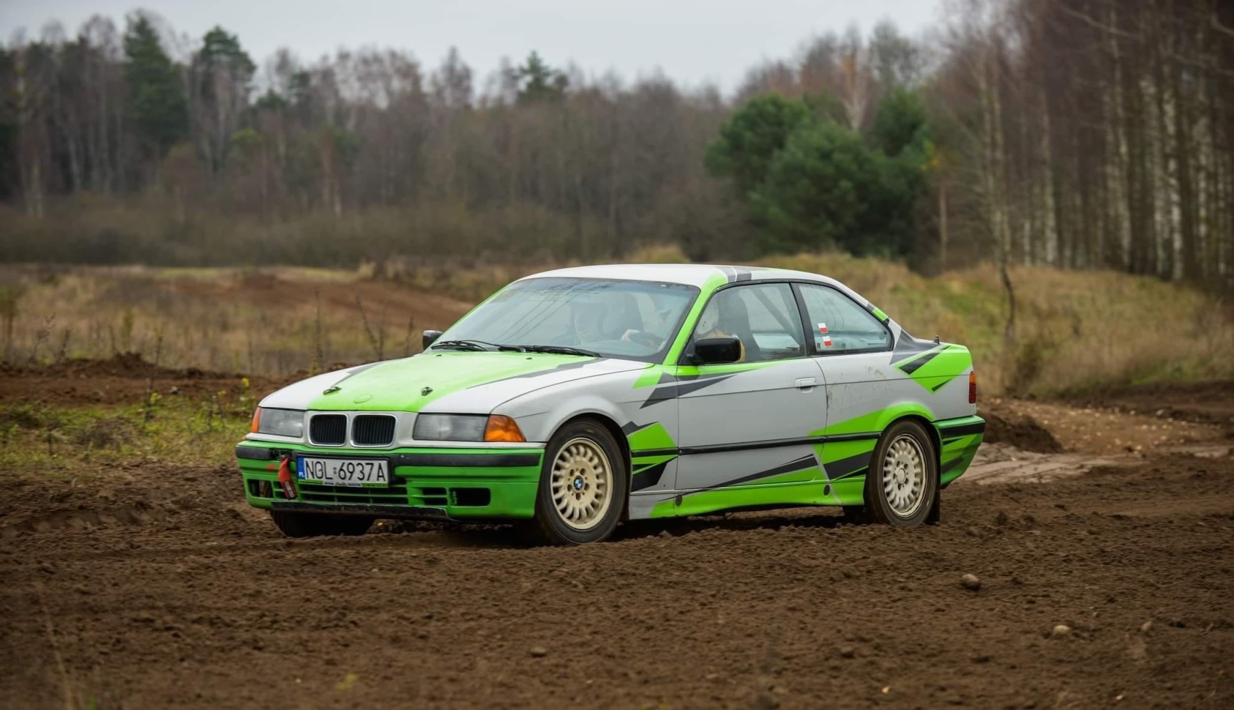 Jazda Samochodem Rajdowym BMW E36 | 10 okrążeń | Olsztyn (okolice) | Wyjątkowy Prezent