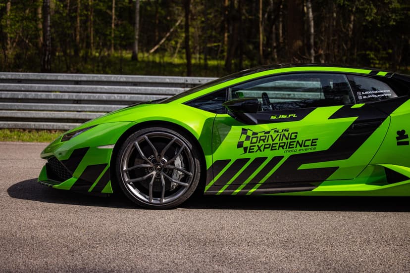 Poprowadź Lamborghini Huracán | 3 okrążenia | Wiele Lokalizacji