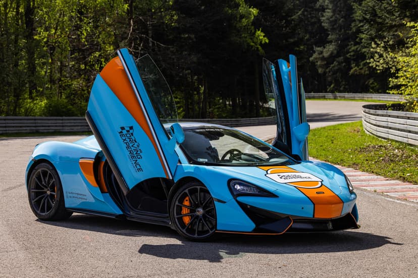 Poprowadź McLaren 570GT | 3 okrążenia | Wiele Lokalizacji 