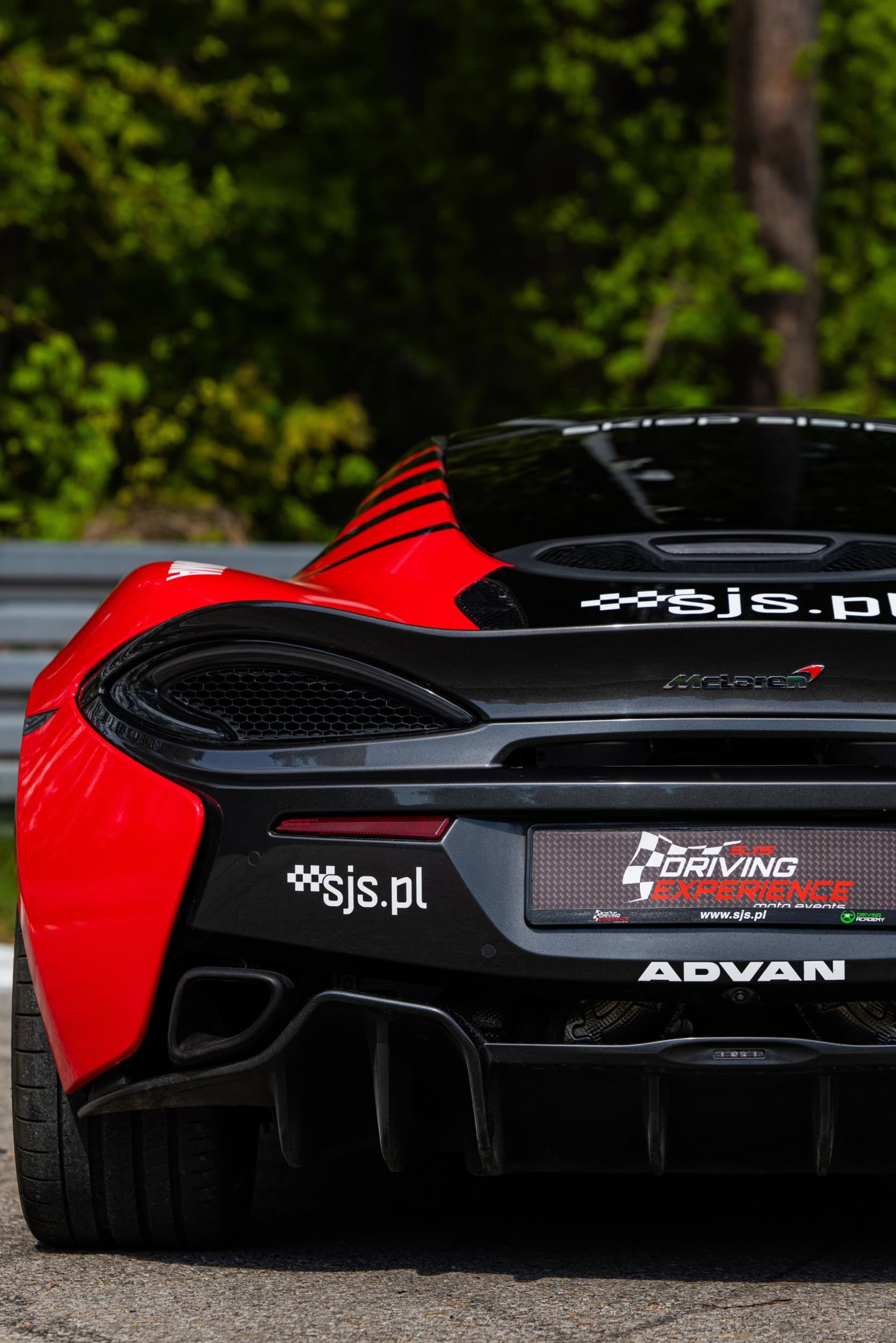 Poprowadź McLaren 570GT | 3 okrążenia | Wiele Lokalizacji 
