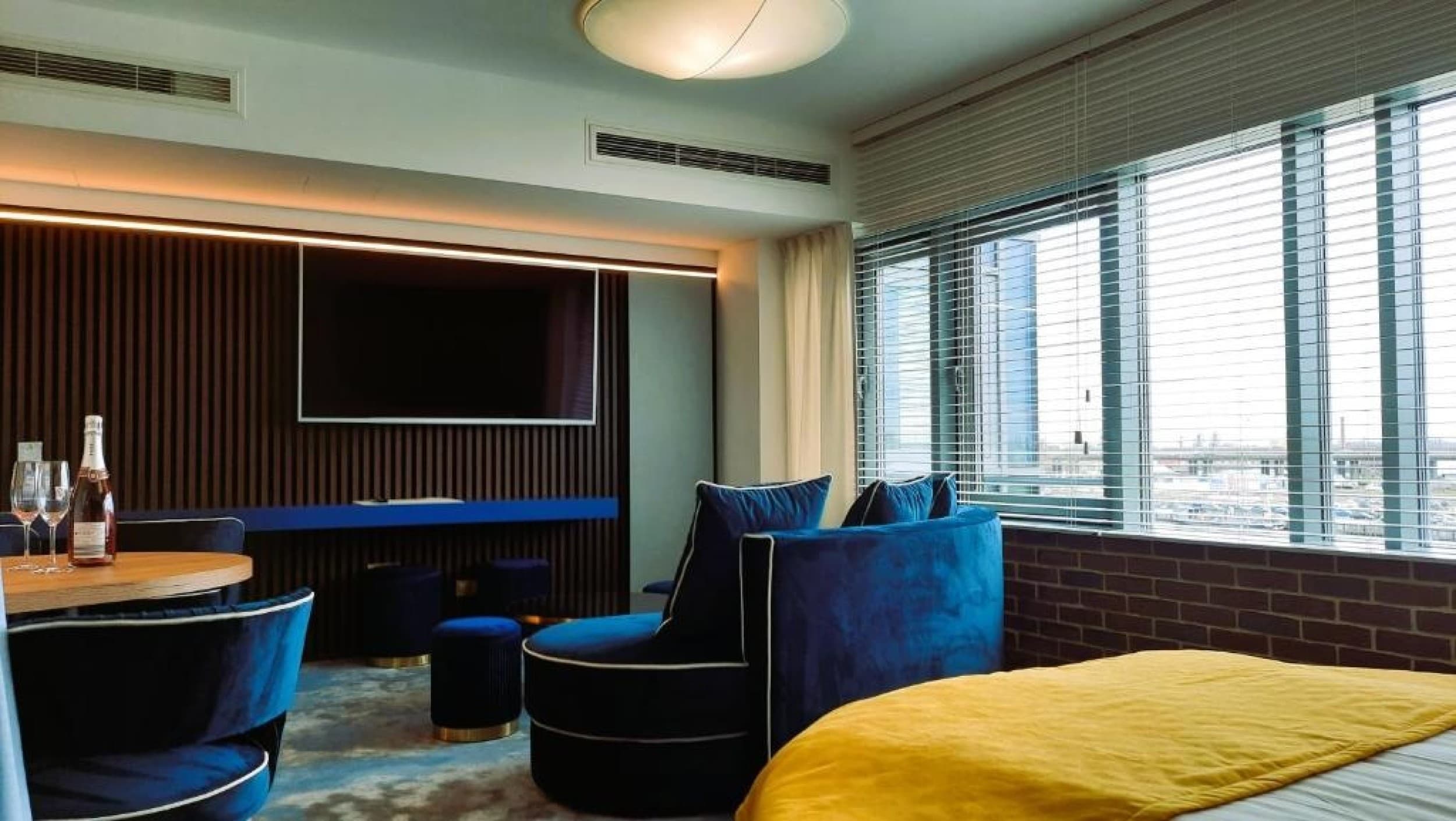 Odprężający Pobyt w Apartamencie z Jacuzzi (2 Noce, 2 Osoby) | Hotel Zamek Centrum | Szczecin