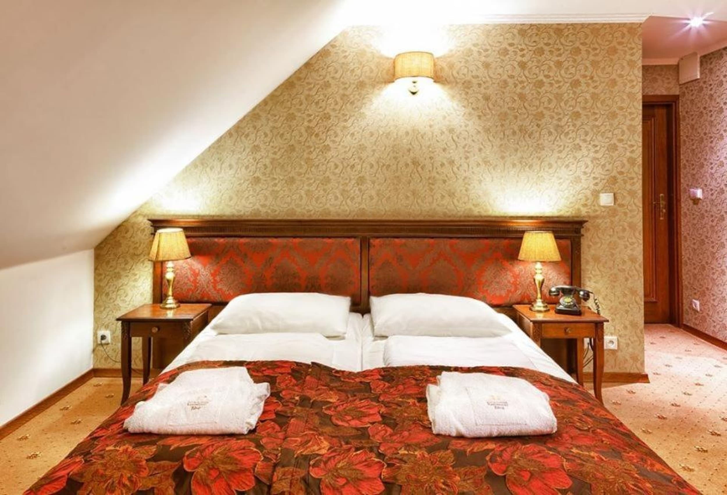 Romantyczny Pobyt (2 Noce, 2 Osoby) | Hotel Kazimierski Zdrój  | Janowiec 
