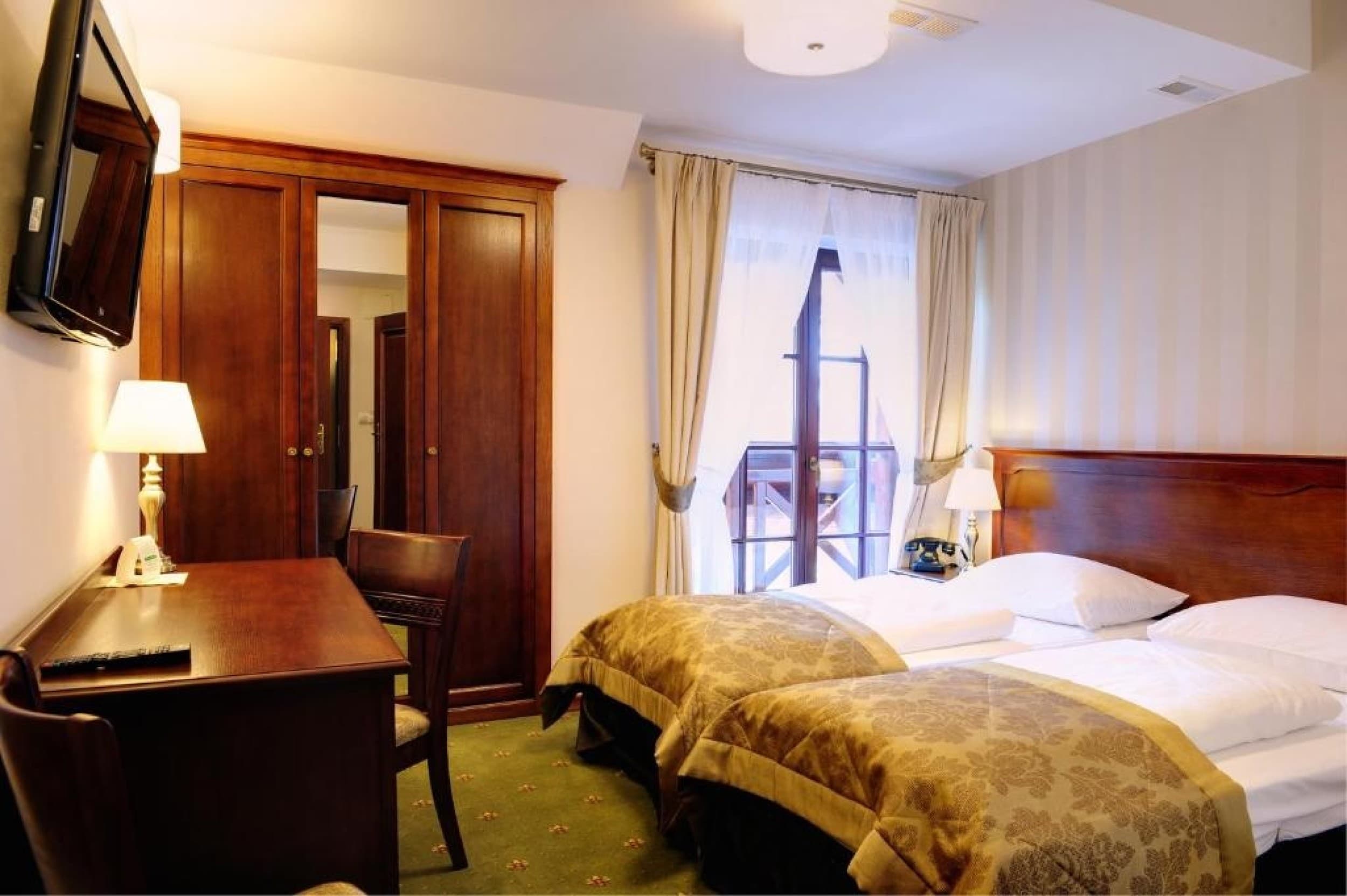 Romantyczny Pobyt (2 Noce, 2 Osoby) | Hotel Kazimierski Zdrój  | Janowiec 