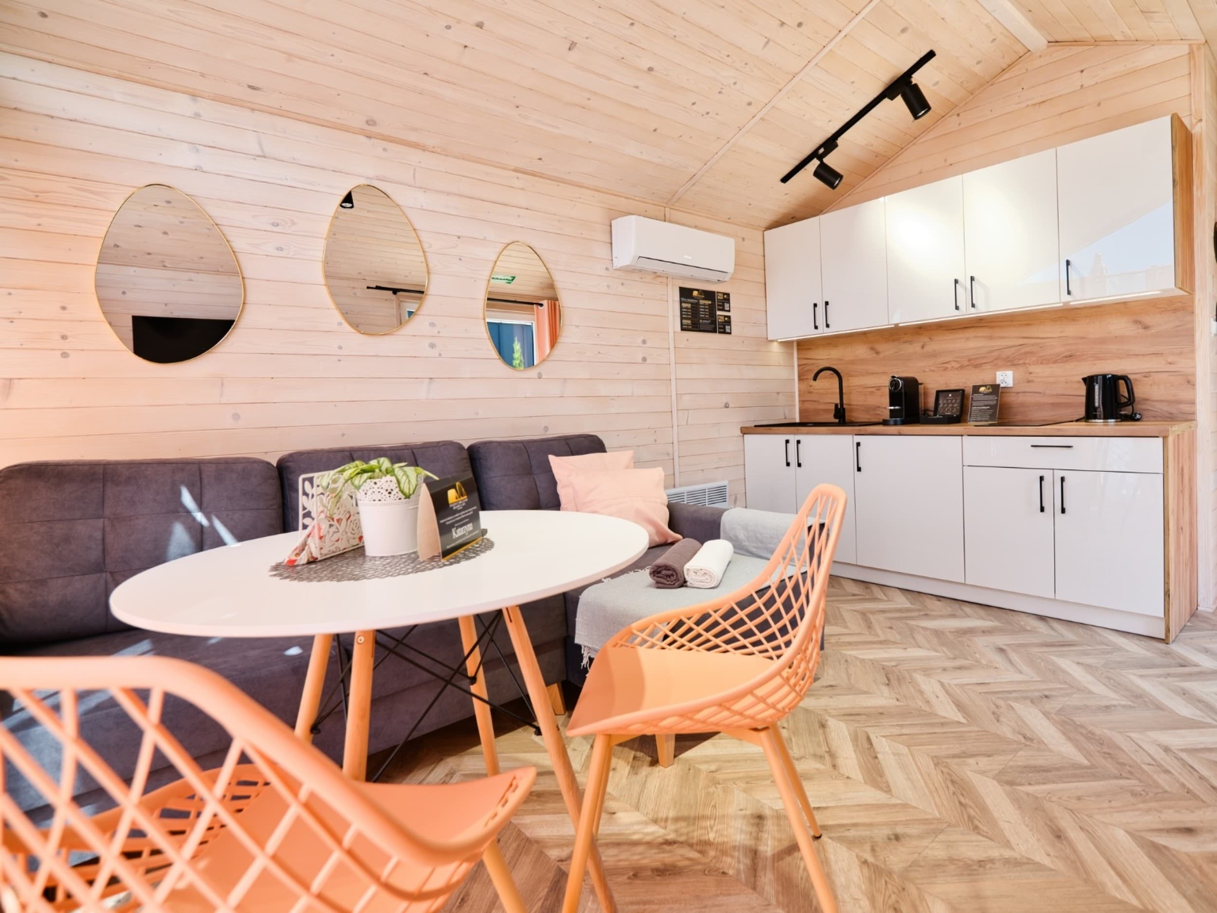 Odprężający Pobyt w Domku z Jacuzzi (1 noc, 1-5 Osób) | Holiday Park Zator Resort & Spa | Zator 