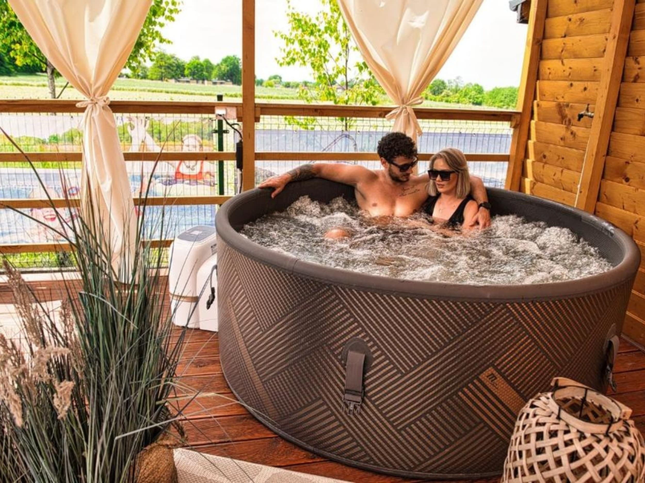 Romantyczny Glamping z Jacuzzi na Wyłączność (1 Noc, 2 Osoby) | Holiday Park Zator Resort & Spa | Zator
