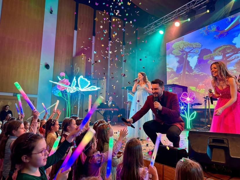 Koncert “Spotkaj Głosy z Bajek” dla Rodziny (2+1) | Wiele Lokalizacji