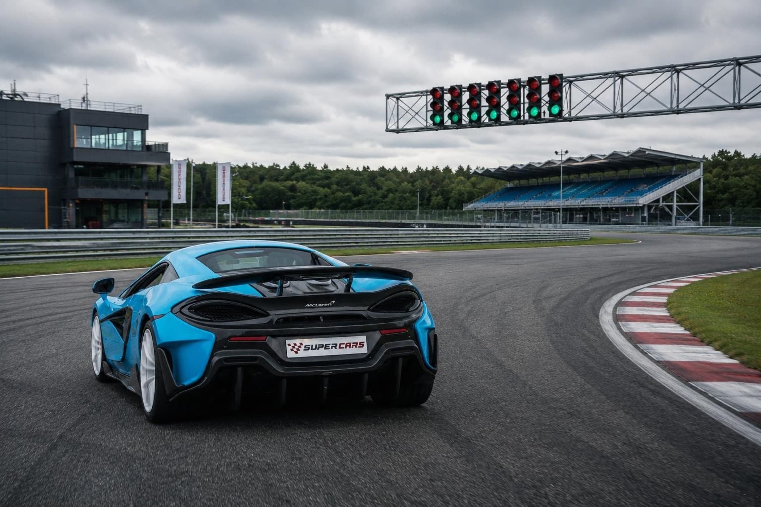 Jazda McLaren 600LT | 1 okrążenie | Tor Główny Poznań | Wyjątkowy Prezent