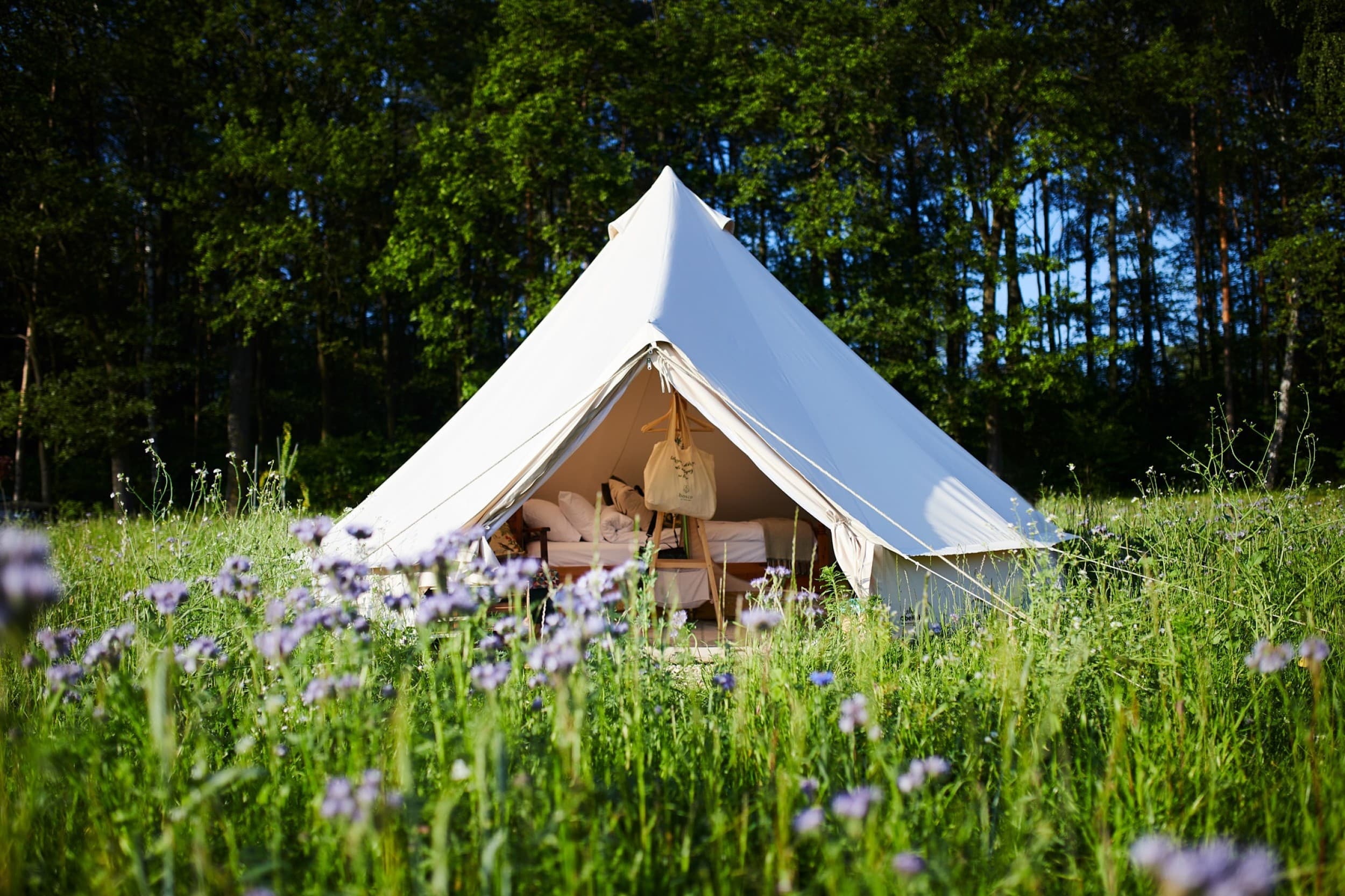 Wakacyjny Weekend w Namiocie (2 Noce, 2 Osoby) | bosco glamping | Modrzewek