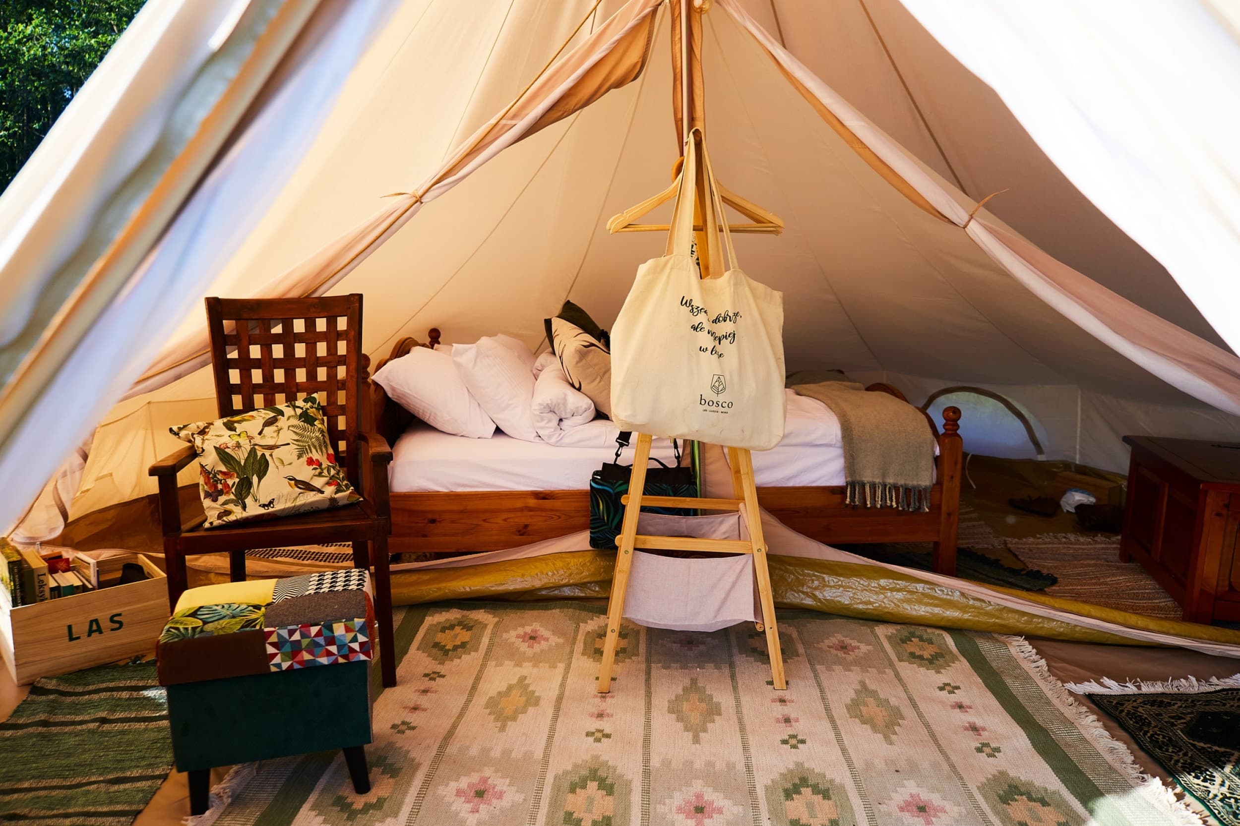 Wakacyjny Weekend w Namiocie (2 Noce, 2 Osoby) | bosco glamping | Modrzewek