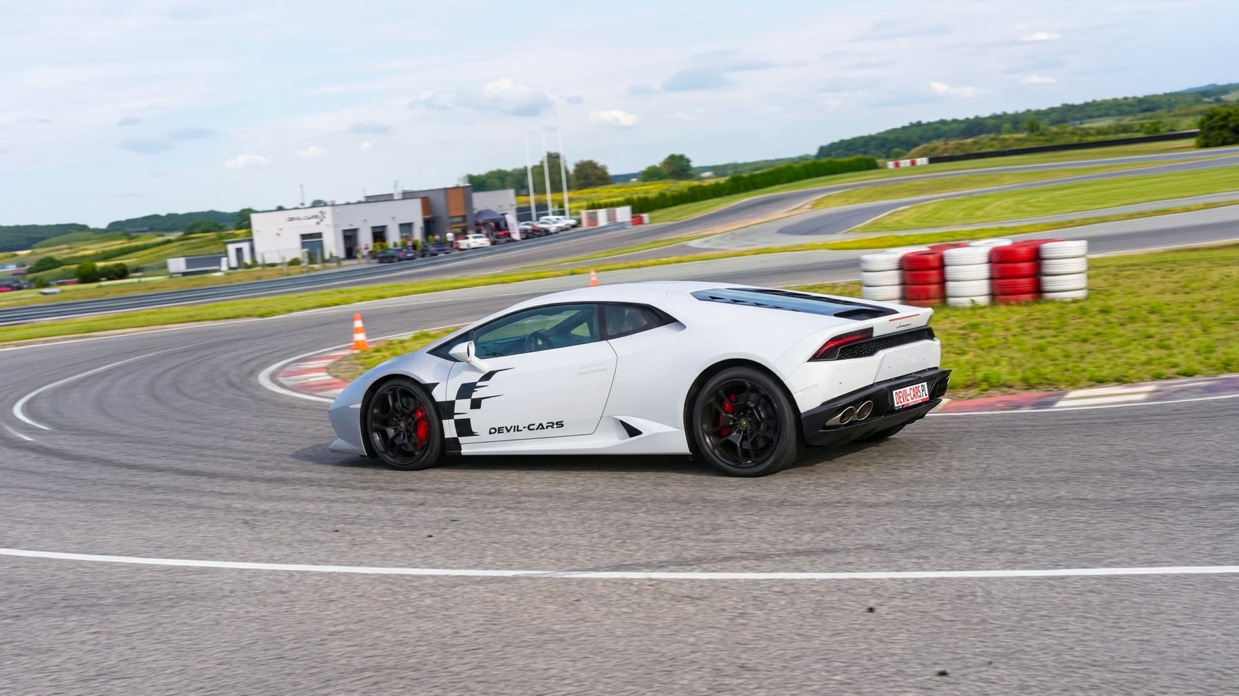 Jazda Lamborghini Huracán | 1 okrążenie | Tor Główny Poznań | Wyjątkowy Prezent