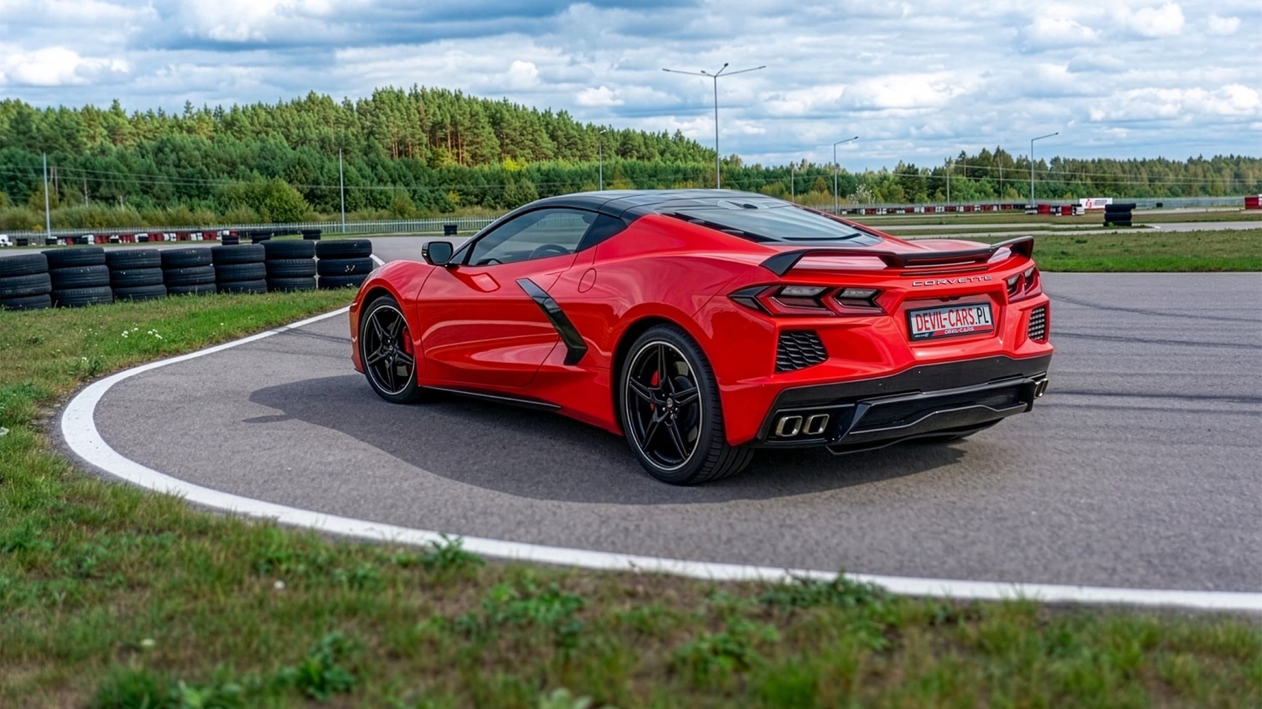 Jazda Chevrolet Corvette C8 | 1 okrążenie | Wiele Lokalizacji | Wyjątkowy Prezent