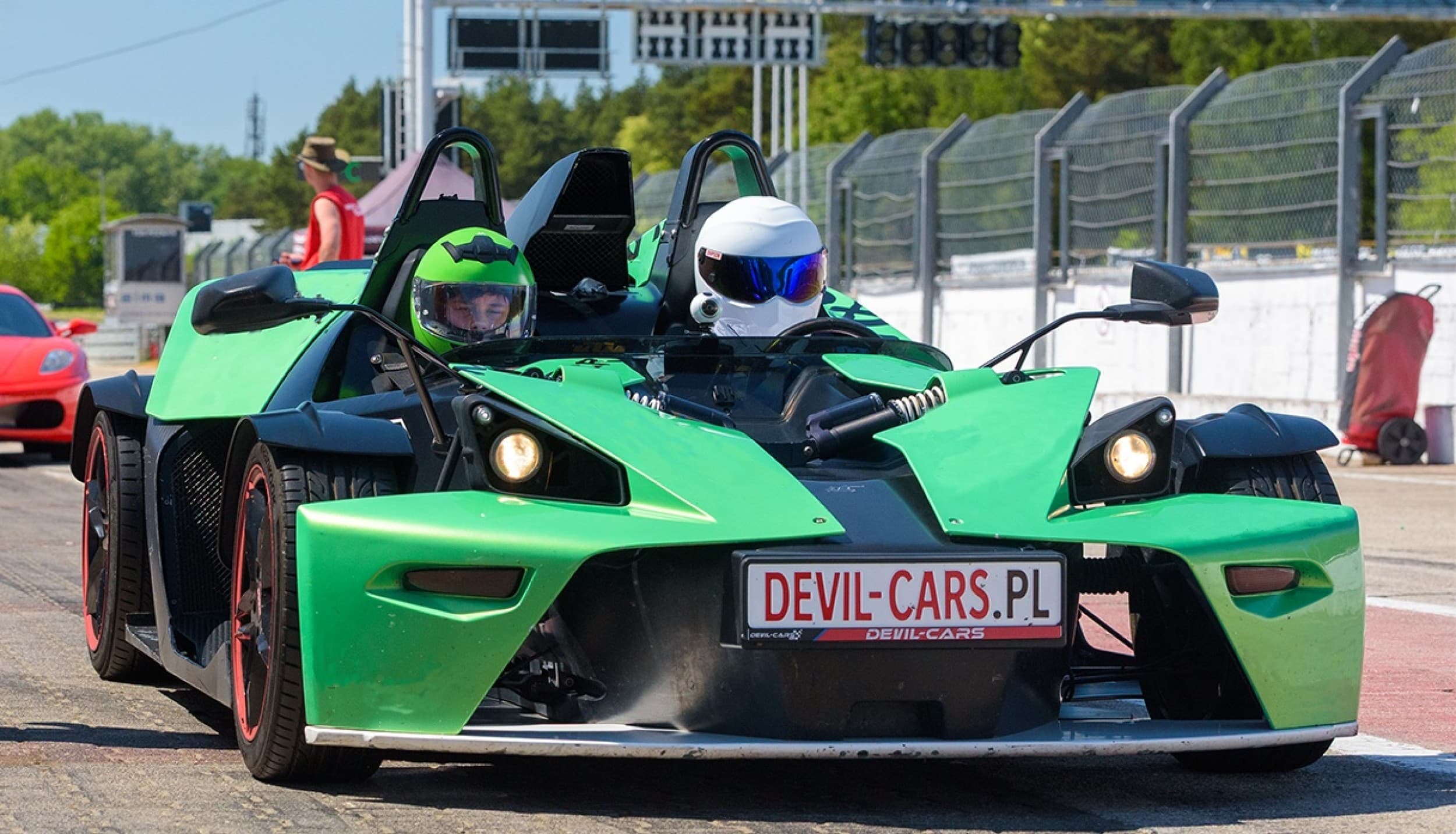 Jazda KTM X-BOW Cup | 4 okrążenia | Wiele Lokalizacji