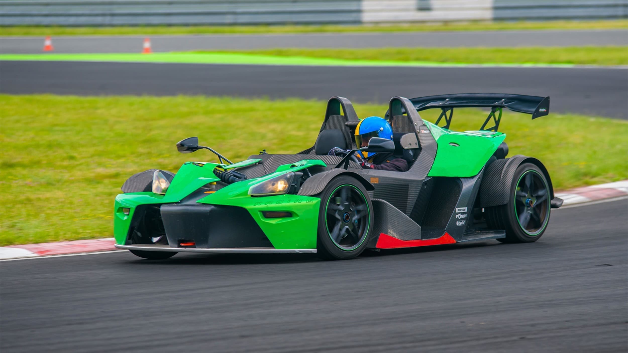 Jazda KTM X-BOW Cup | 4 okrążenia | Wiele Lokalizacji
