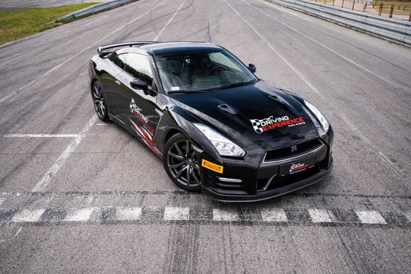 Jazda Nissanem GTR (5 okrążeń) | Wiele Lokalizacji