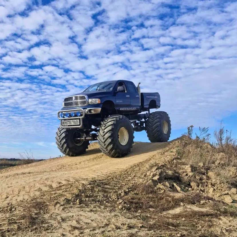 Jazda Monster Truckiem (15 minut) | Wiele Lokalizacji