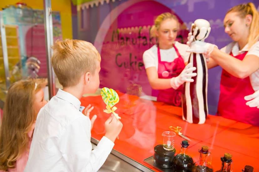 Pokaz w Manufakturze Cukierków z Upominkiem dla Rodziny | Warszawa