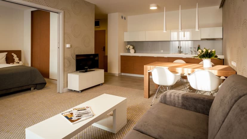 Romantyczny Pobyt (1 Noc, 2 Osoby) | Hotel InVite | Wrocław