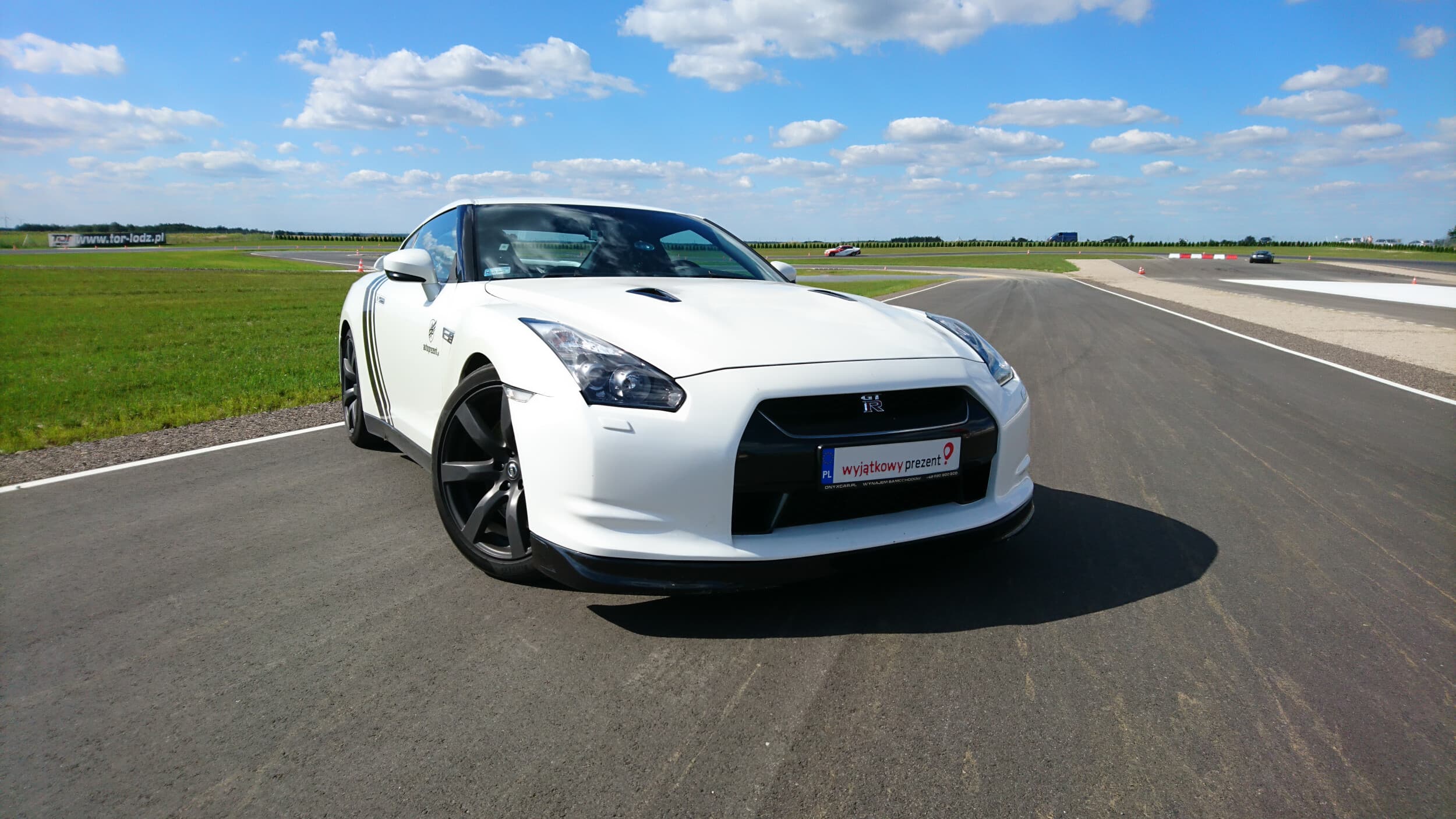 Jazda Nissanem GTR (1 okrążenie) | Wiele Lokalizacji