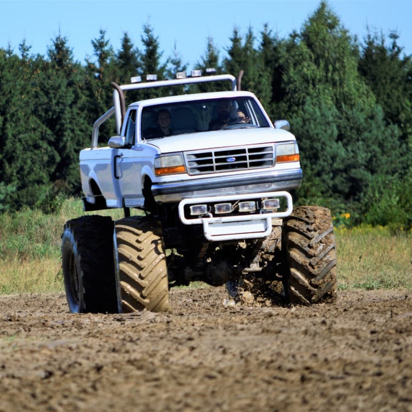 Jazda Monster Truckiem dla Rodziny i Przyjaciół (40 minut) | Wiele Lokalizacji