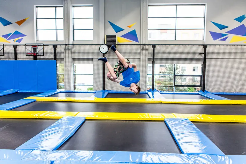 Szalona Zabawa w Parku Trampolin dla Dwojga | Wrocław