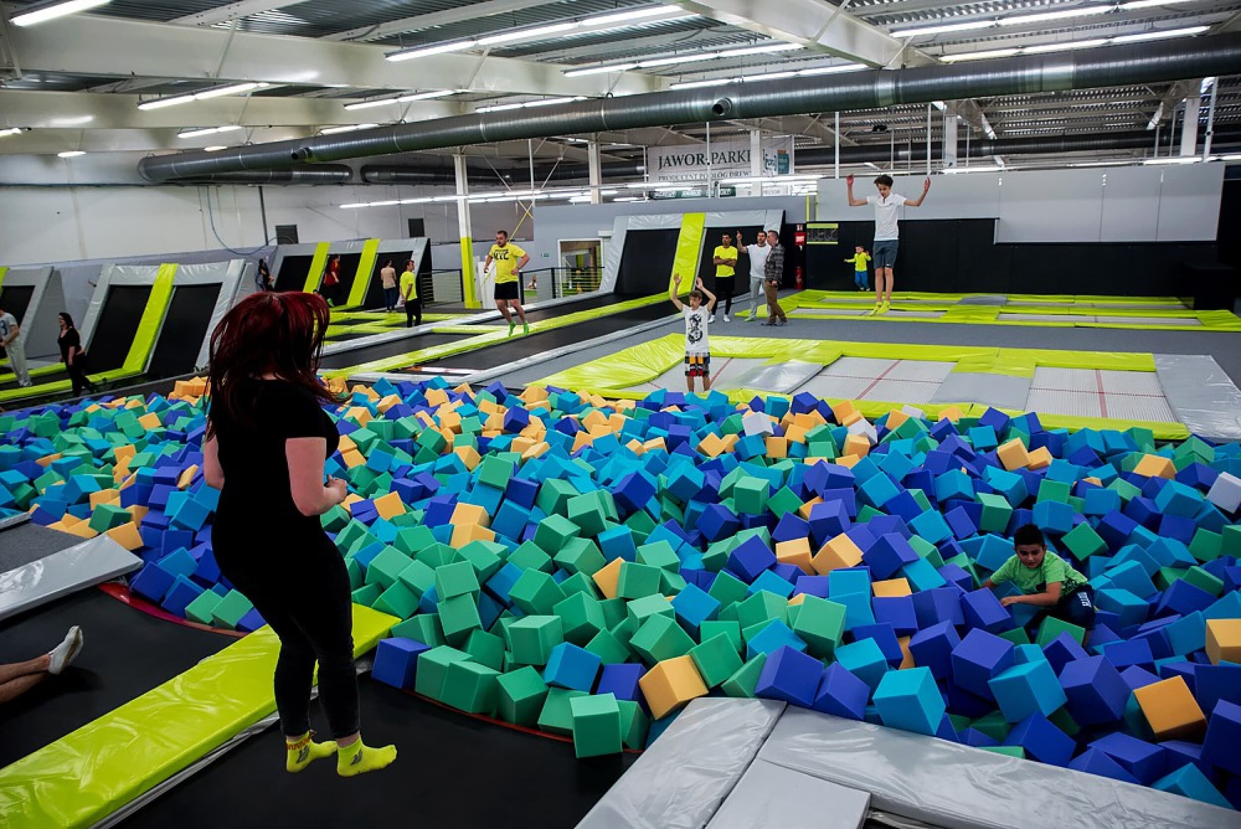 Szalona Zabawa w Parku Trampolin dla Rodziny | Toruń | Wyjątkowy Prezent