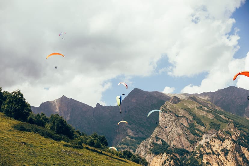 Lot Paralotnią nad Górami | Wiele Lokalizacji