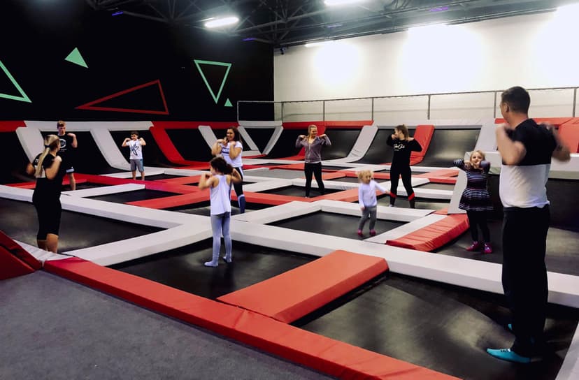 Przygoda w Parku Trampolin dla Przyjaciół | Nowy Targ