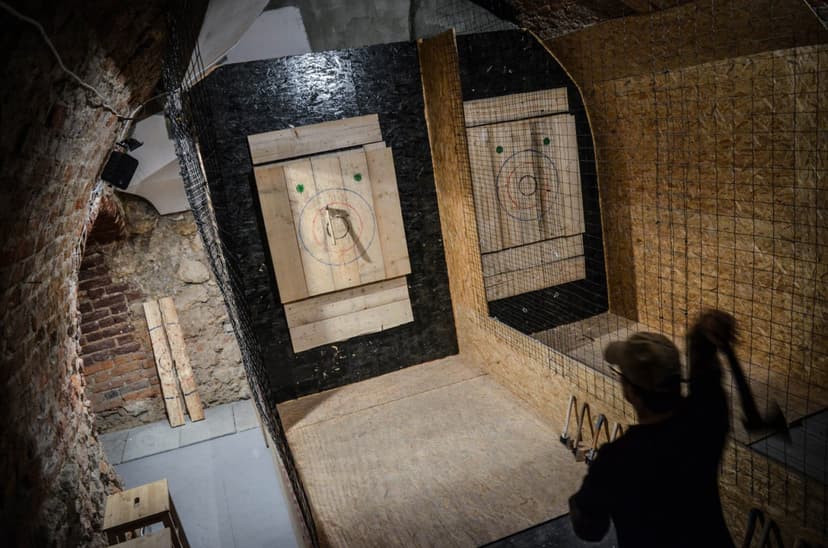 Rzucanie Siekierami do Celu dla Dwojga | Kraków