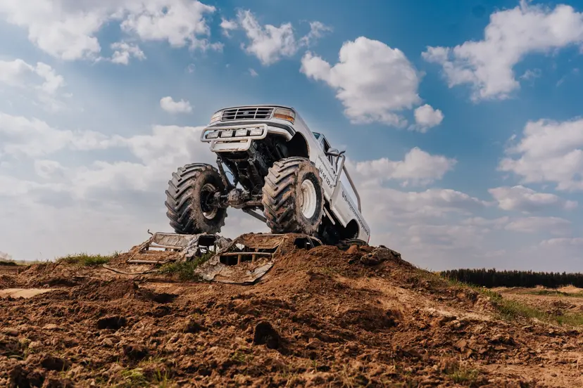 Tratowanie Wraków Monster Truckiem (30 minut) | Warszawa | Jaworzno