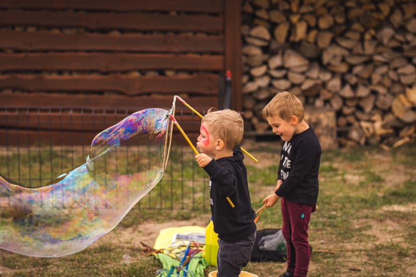 Warsztaty Gigantycznych Baniek Mydlanych dla Dzieci | Bydgoszcz