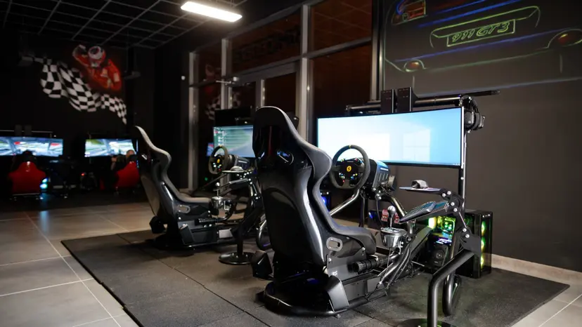 Pojedynek w Symulatorze Rajdowo-Wyścigowym dla Dwojga | Poznań