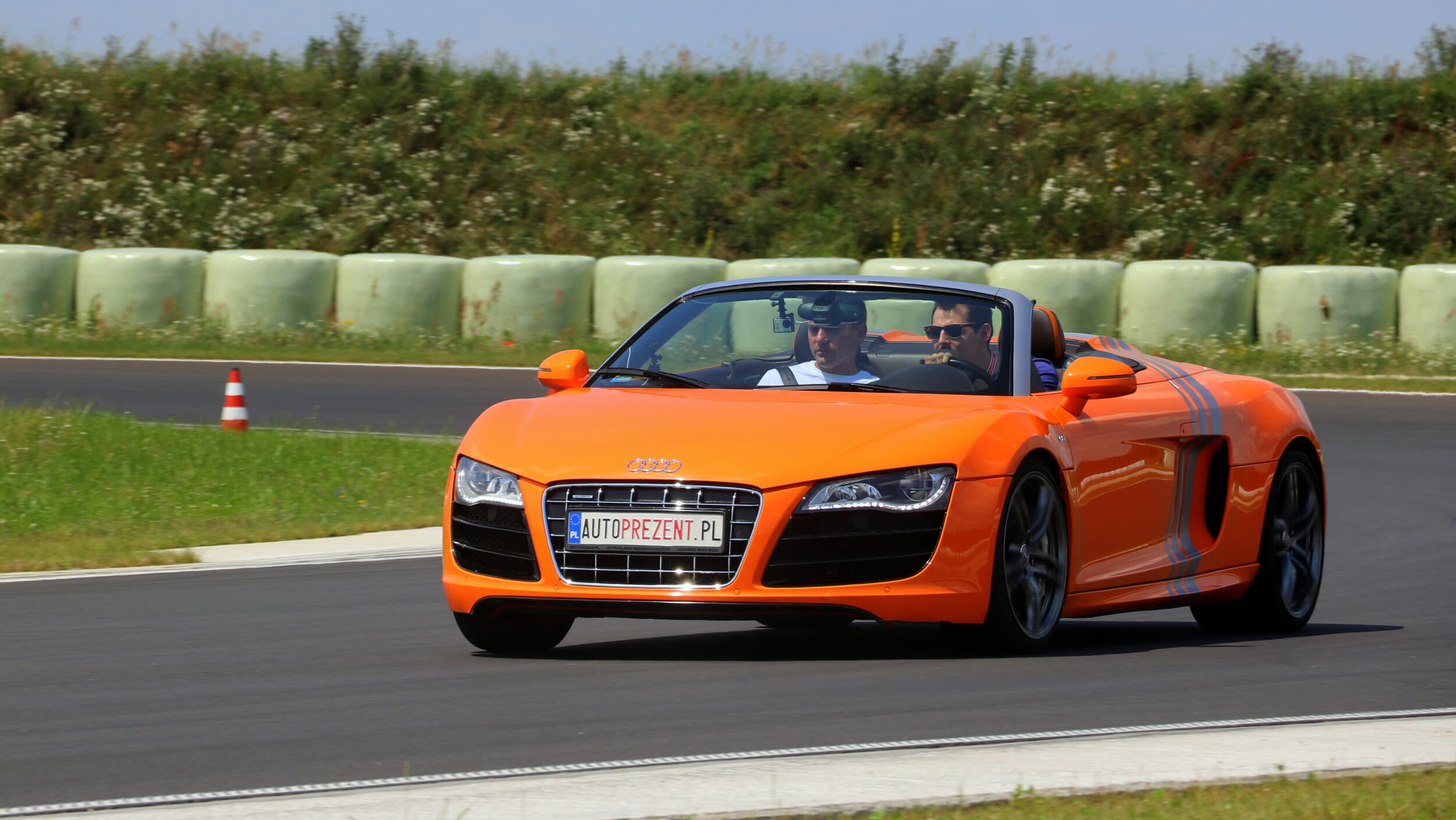 Pojedynek Ferrari F430 vs. Audi R8 V8 | 2 okrążenia | Wiele Lokalizacji | Wyjątkowy Prezent