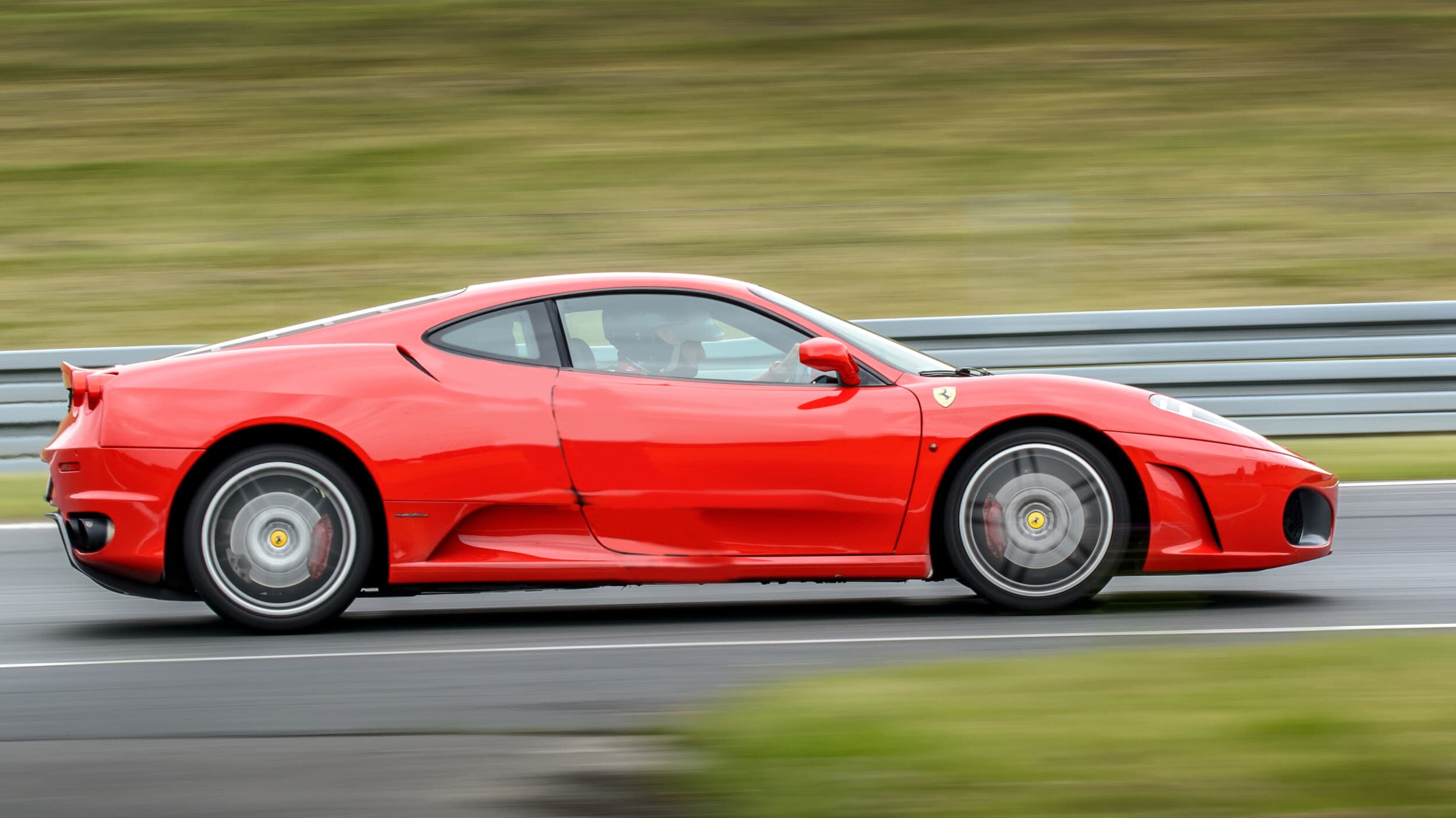 Pojedynek Ferrari 458 Italia vs. Ferrari F430 | 2 okrążenia | Wiele Lokalizacji | Wyjątkowy Prezent