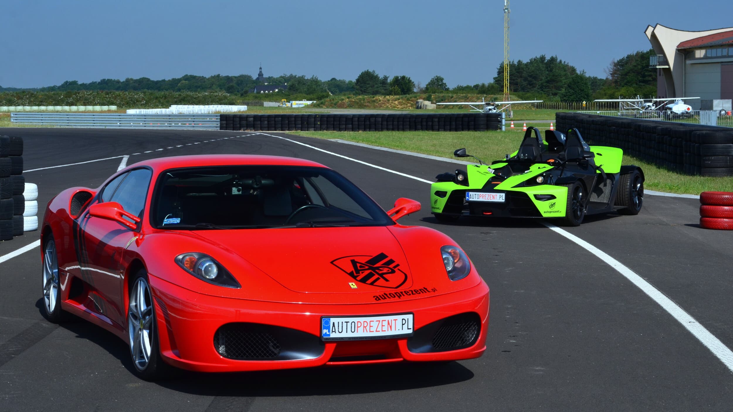 Pojedynek Ferrari F430 vs. KTM X-Bow | 2 okrążenia | Wiele Lokalizacji | Wyjątkowy Prezent