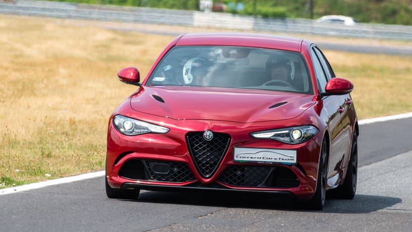 Pojedynek Alfa Romeo Giulia Quadrifoglio vs. Porsche 911 (997) | 2 okrążenia | Tor Główny