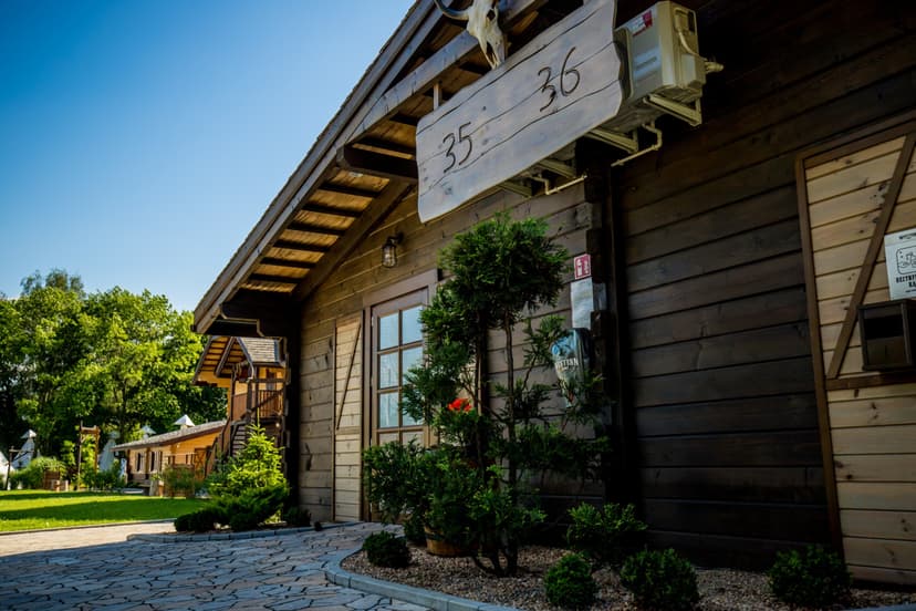 Noc w Domku na "Dzikim Zachodzie" (1 Noc, 1-5 Osób) | Zator