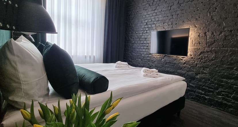 Romantyczny Pobyt (1 Noc, 2 Osoby) | Apartamenty Ratuszova | Poznań