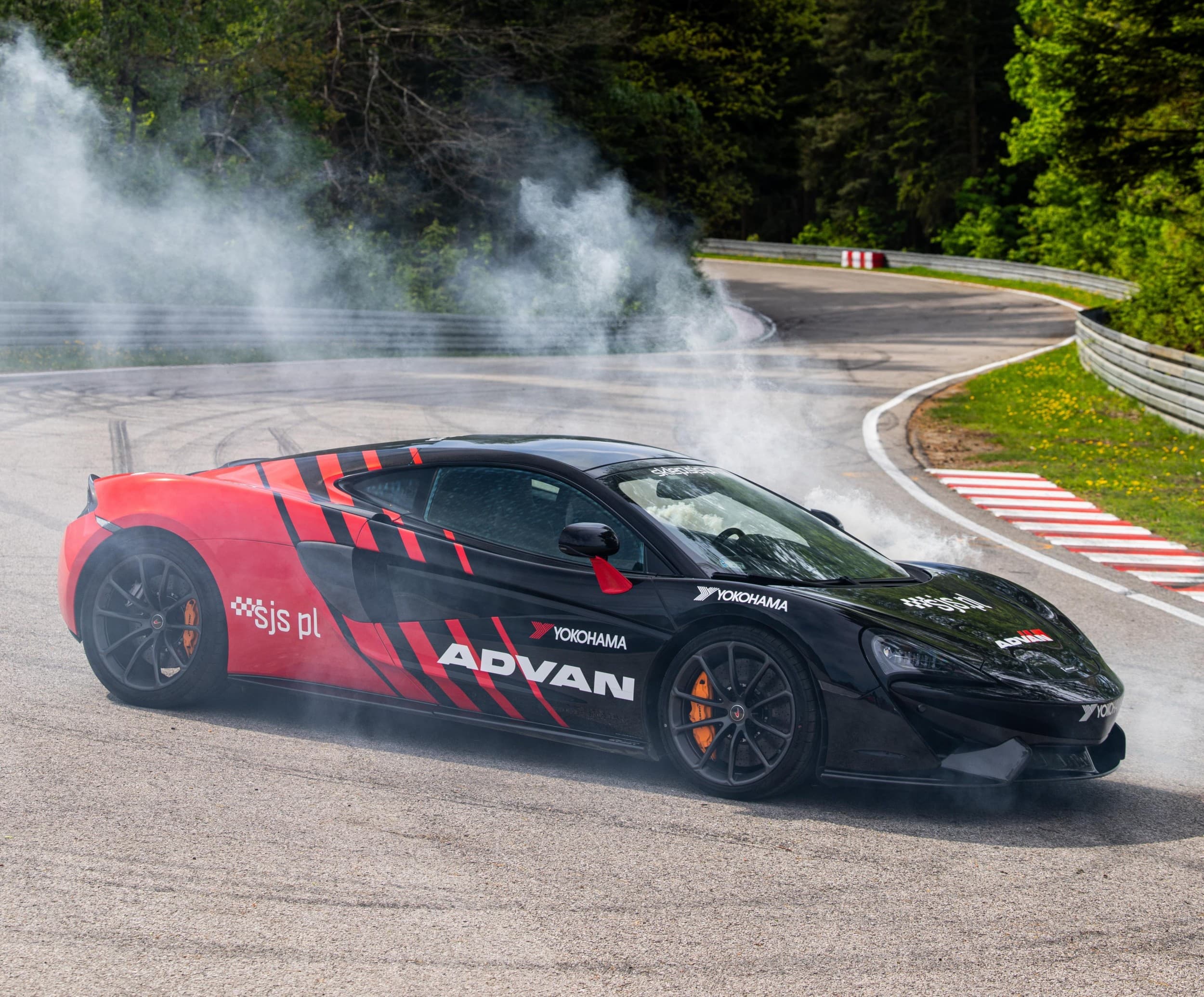 Poprowadź McLaren 570GT | 1 okrążenie | Wiele Lokalizacji