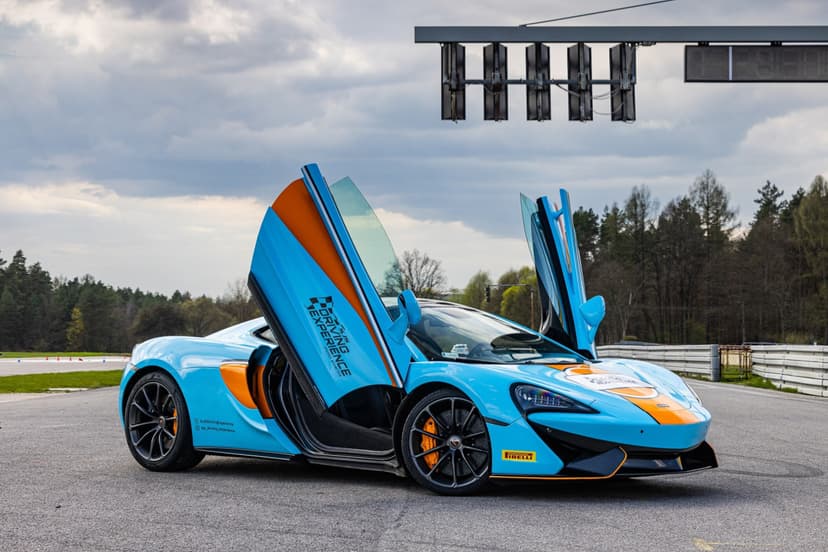 Poprowadź McLaren 570GT (2 okrążenia) | Wiele Lokalizacji