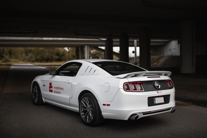 Co-Drive Mustangiem Ulicami Miasta | Wiele Lokalizacji