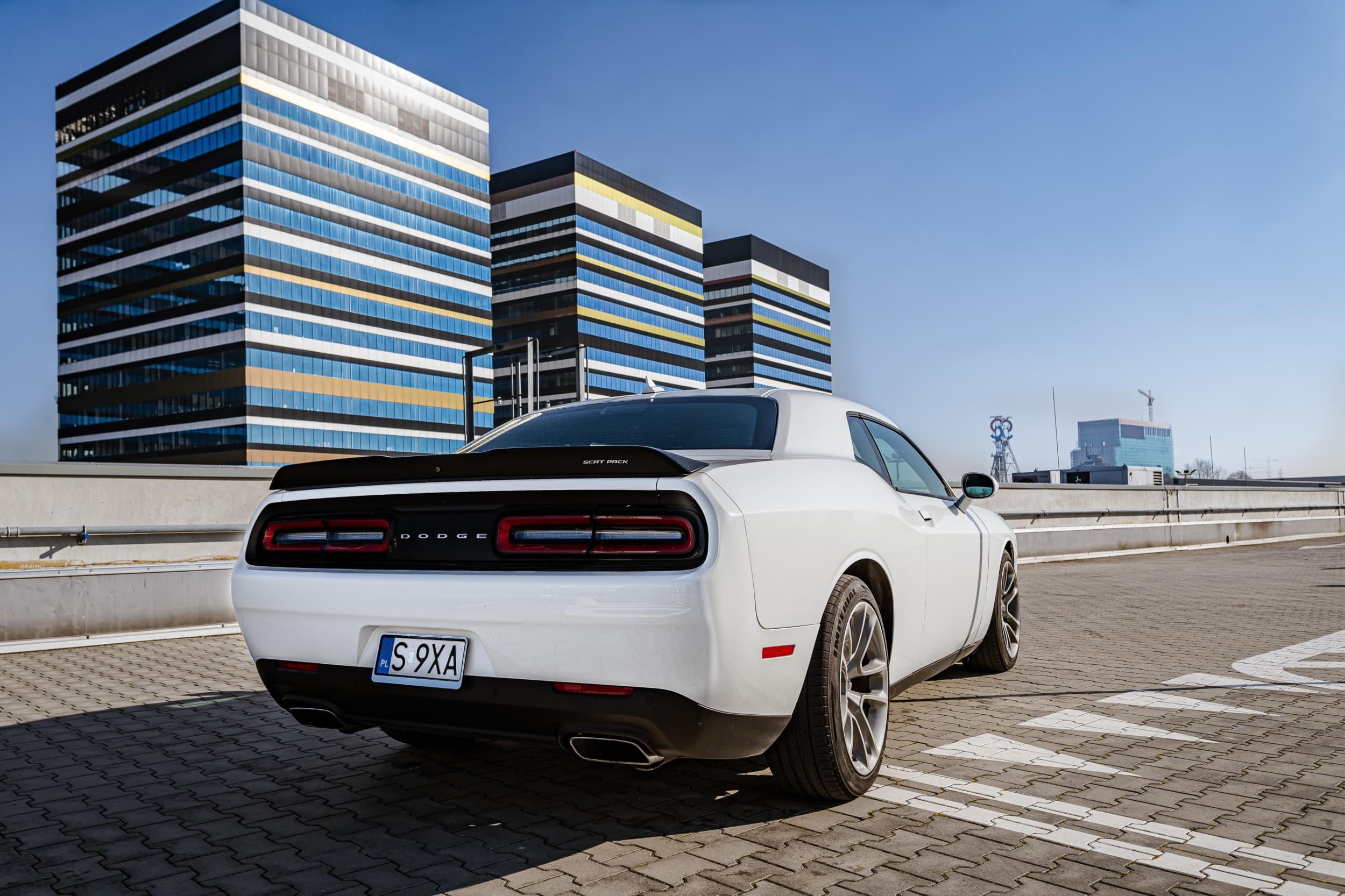 Co-Drive Dodge Challenger Ulicami Miasta (30 minut) | Wiele Lokalizacji | Wyjątkowy Prezent