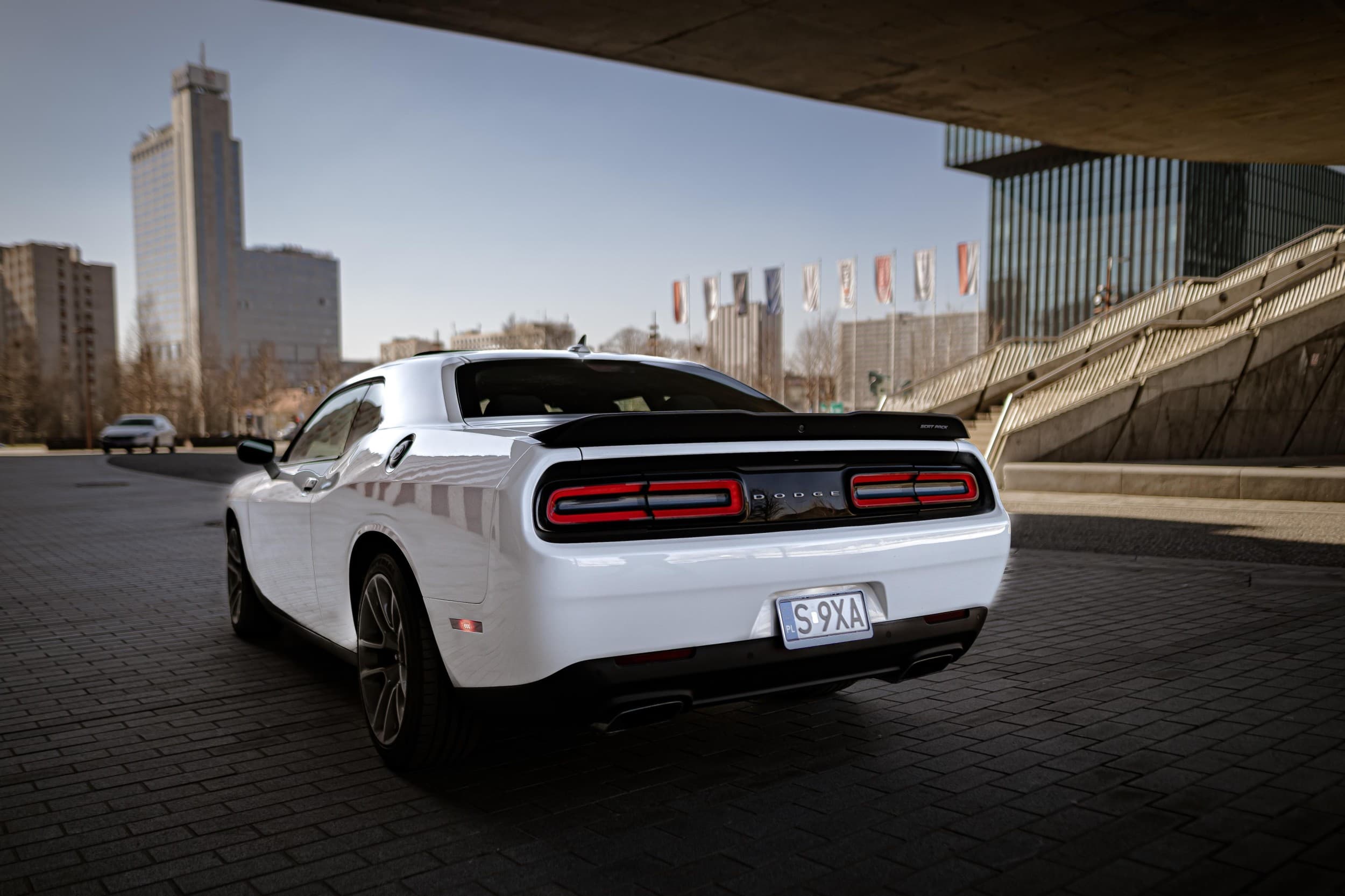Co-Drive Dodge Challenger Ulicami Miasta (60 minut) | Wiele Lokalizacji | Wyjątkowy Prezent