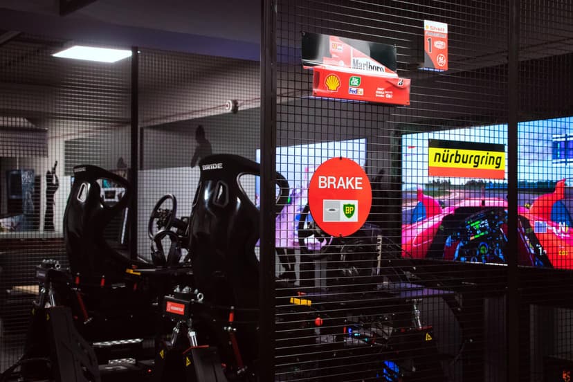 Jazda w Symulatorze Wyścigowym dla Dwojga (30 minut) | Kraków