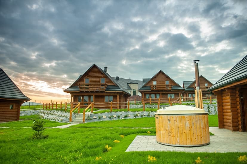 Rodzinny Pobyt w Domku (2 Noce, 4 Osoby) | Ośrodek Domki Zagroda | Słopnice