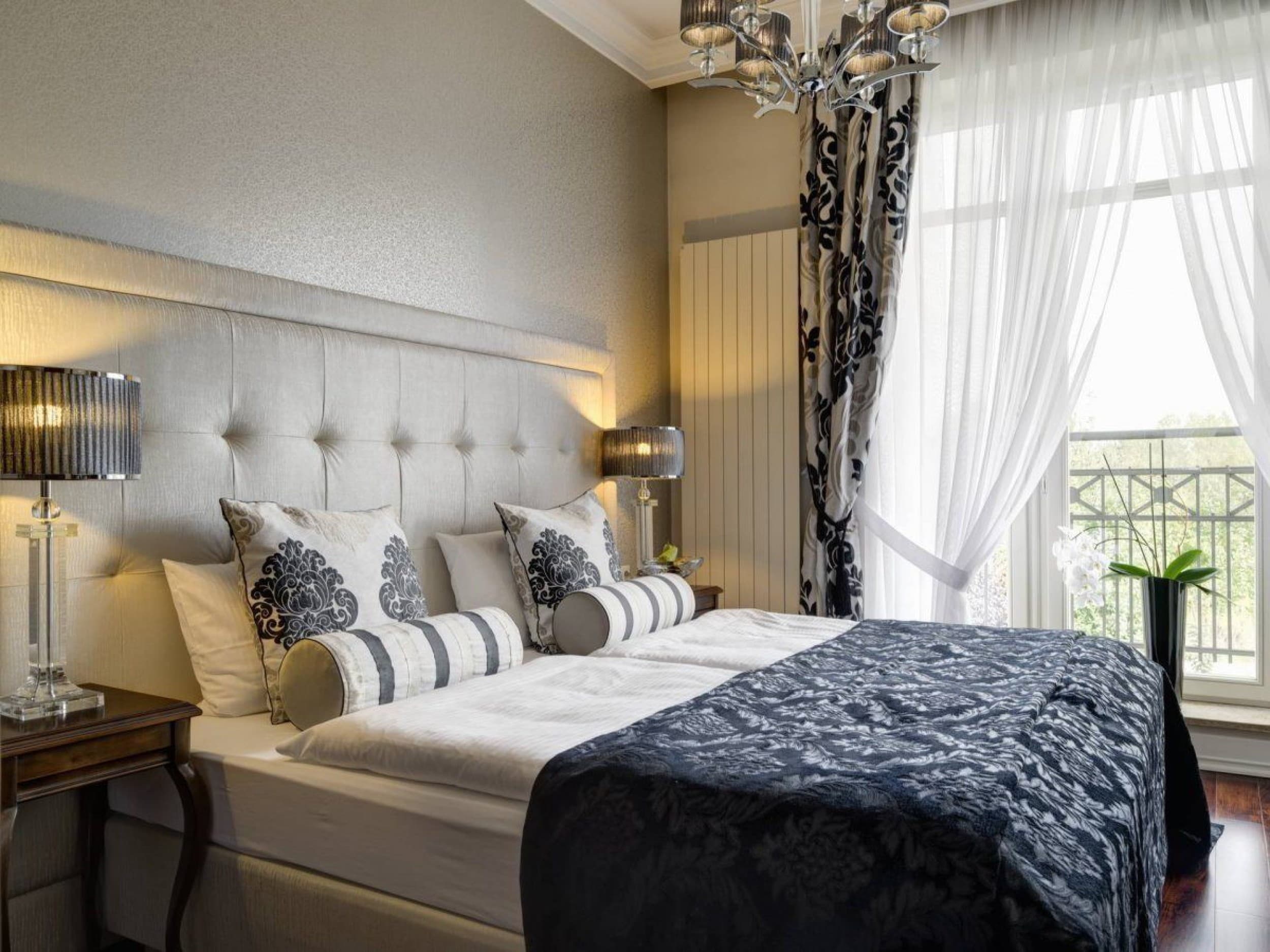 Romantyczny Pobyt (2 Noce, 2 Osoby) | Rezydencja Luxury Hotel | Piekary Śląskie | Wyjątkowy Prezent