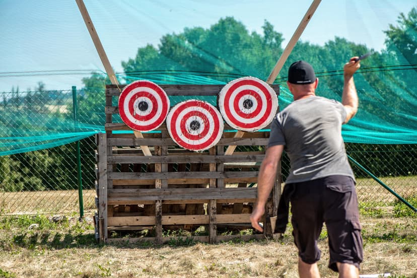 Rzucanie Siekierami do Celu dla Znajomych | Gdańsk