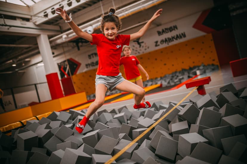 Zabawa w Parku Trampolin | Warszawa