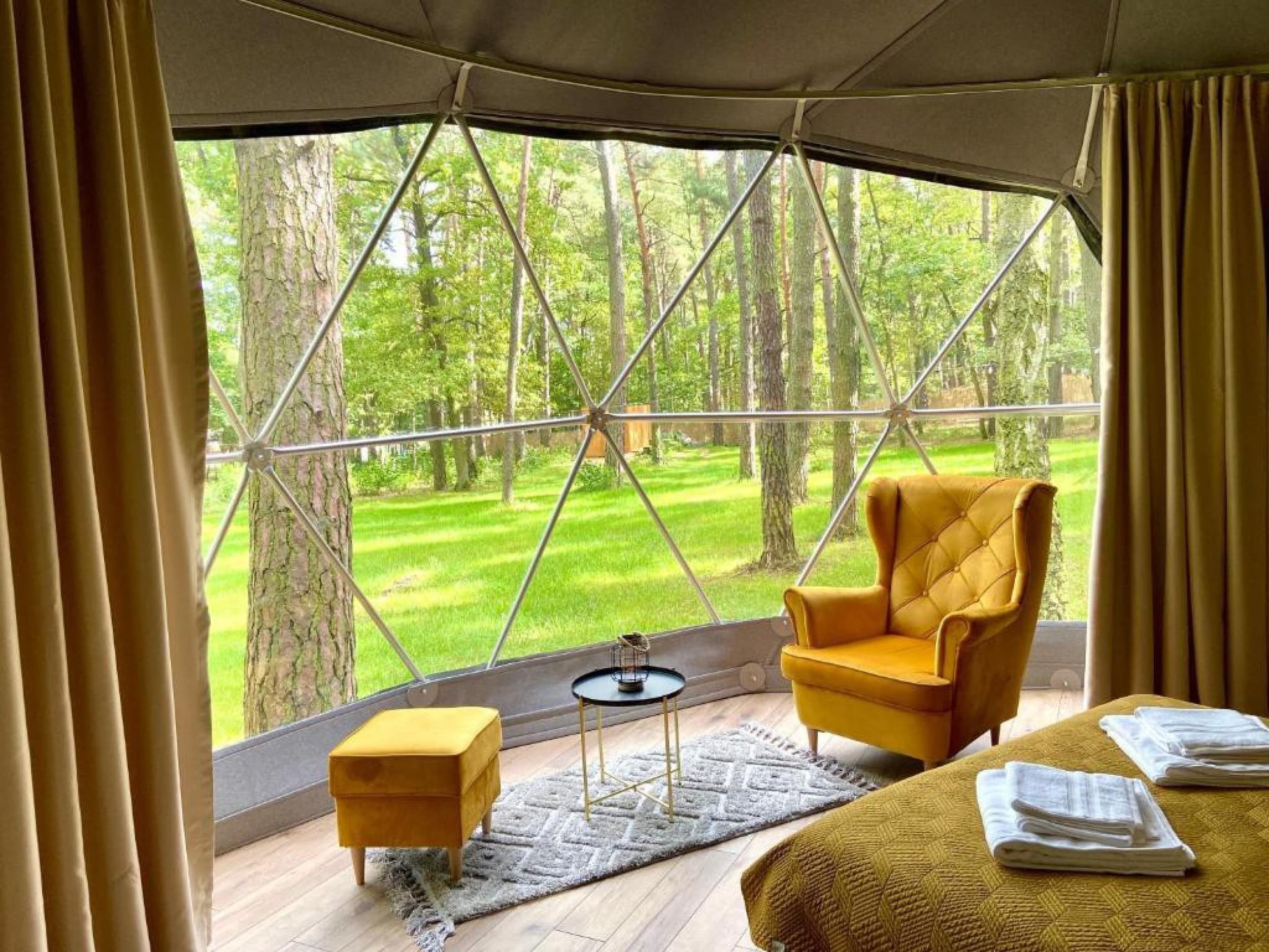 Rekreacyjny Glamping (2 Noce, 1-4 Osoby) | Planeta Glamping | Zalesie Górne | Wyjątkowy Prezent