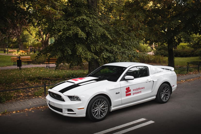 Jazda Mustangiem Ulicami Miasta | Wiele Lokalizacji