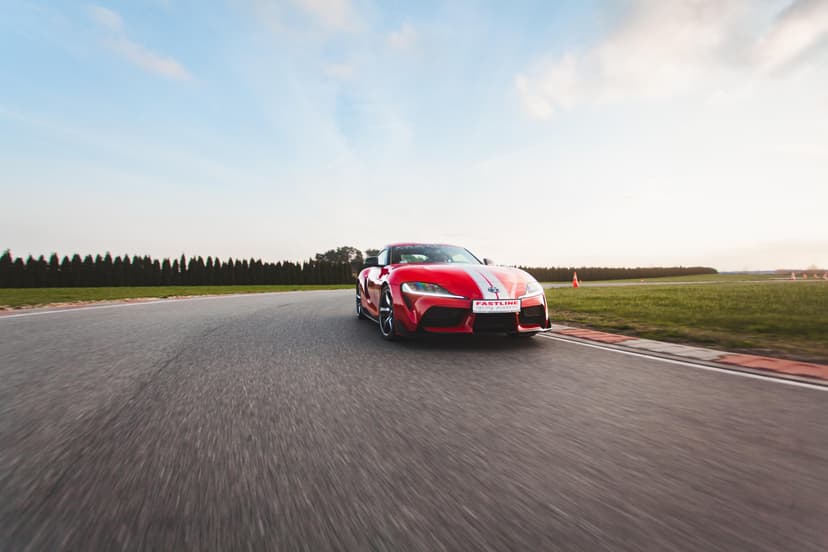 Jazda Toyota GR Supra (2 okrążenia) | Wiele Lokalizacji